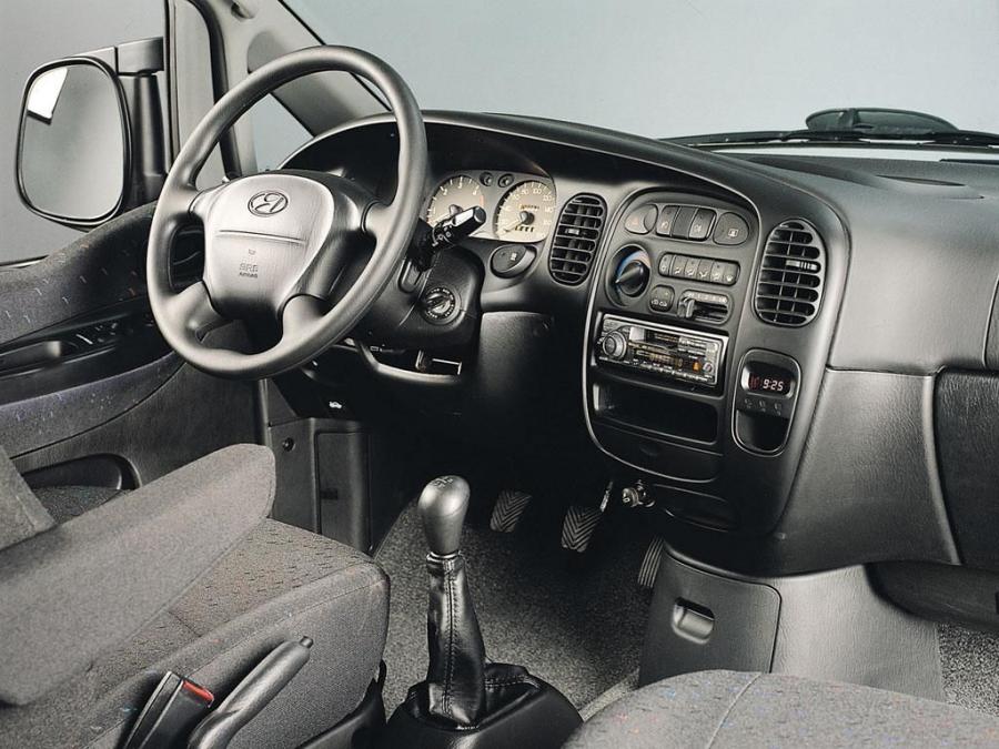  Hyundai H-1 Minibus 1997 года  (фото 2 из 13)